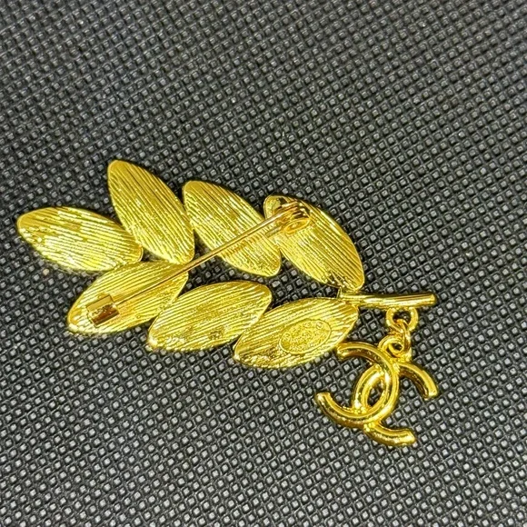 Chanel Brooch - Made in Italy💎 - Picture 3 of 3